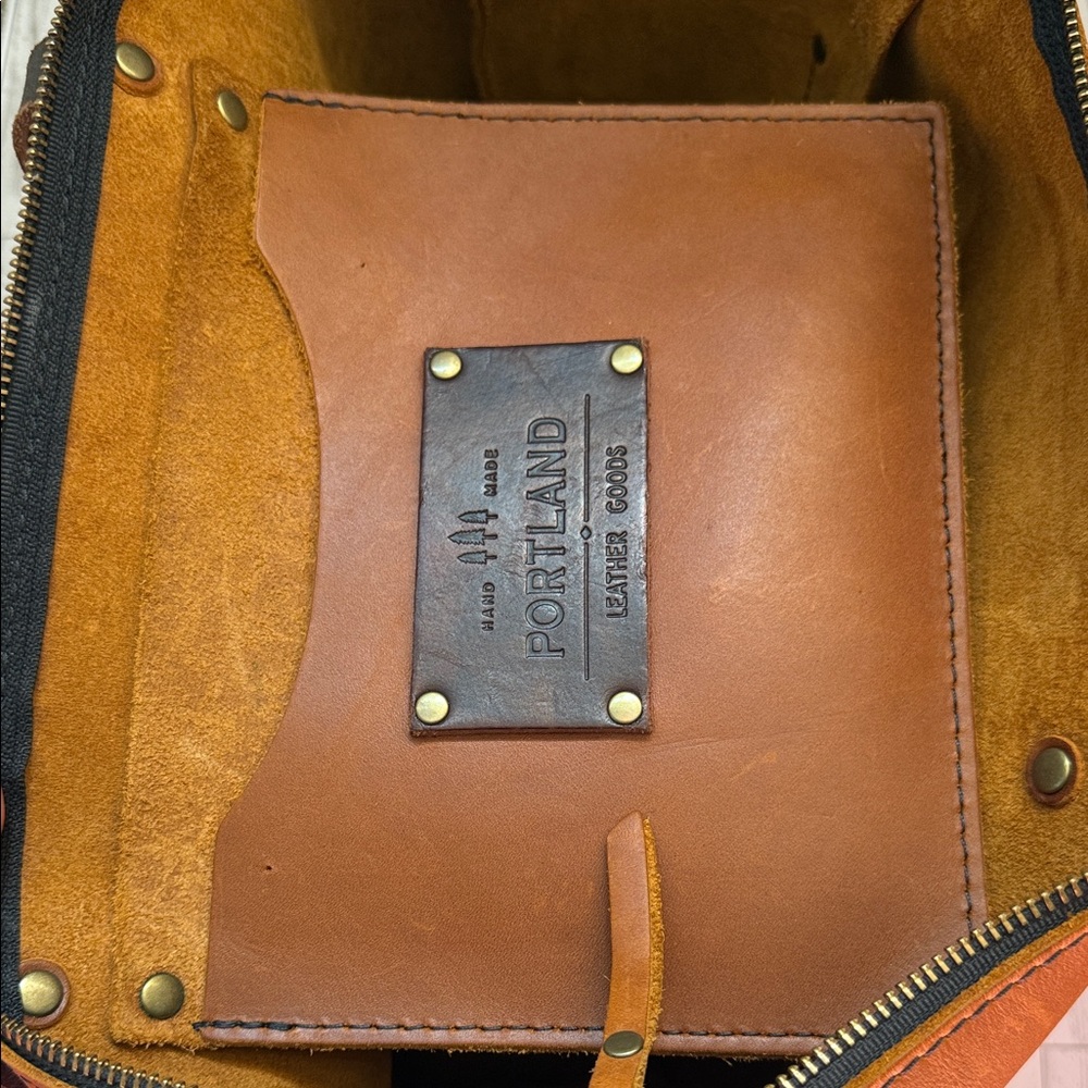 Portland Leather Large Tote in Honey - Picture 4 of 8
